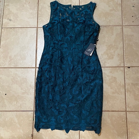 Adrianna Papell Dresses & Skirts - Adrianna Papell Emerald Green Embroidered Midi Dress